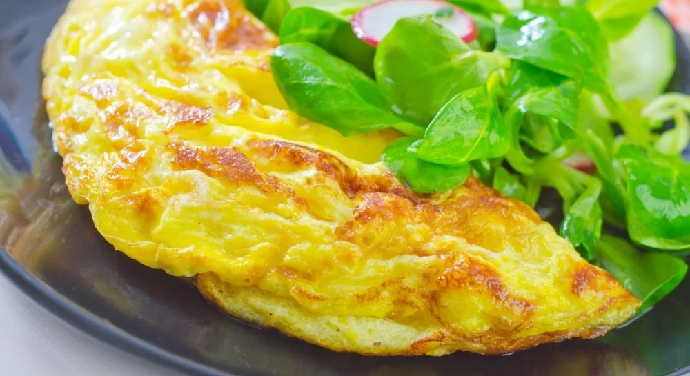 Omlet z ziołami i serem